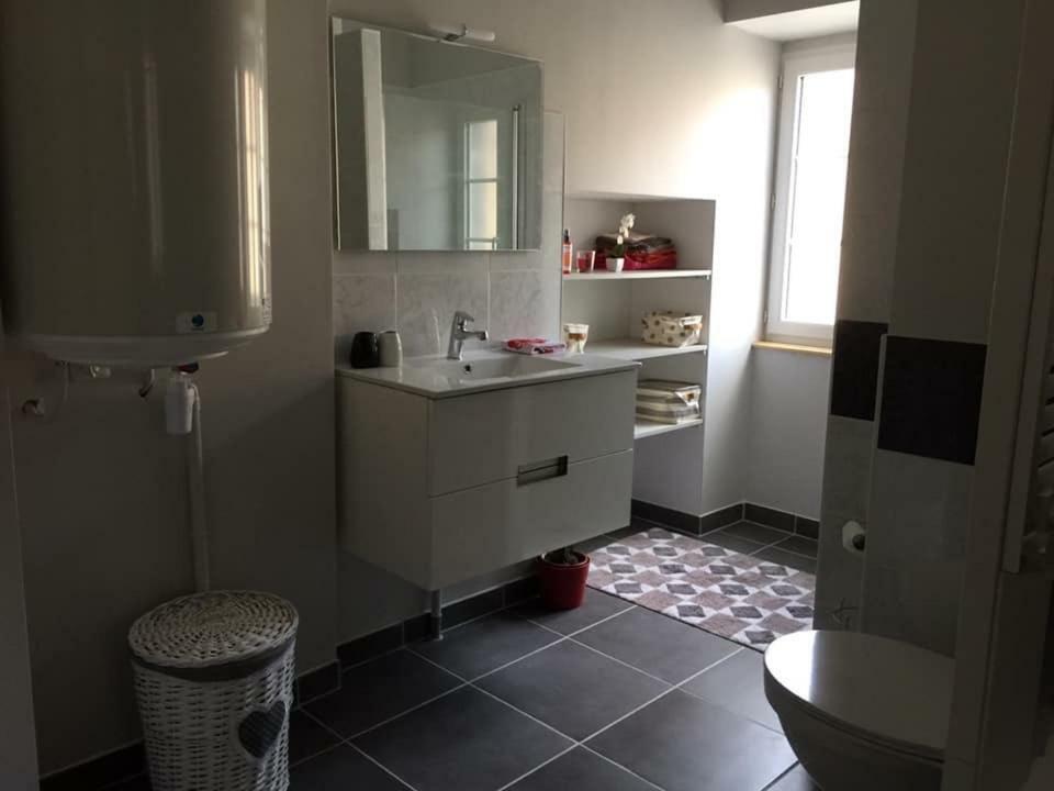 Gite De Madeleine Arbois Bagian luar foto